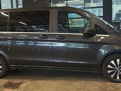 Grau Gebraucht 2024 Mercedes V250 Avantgarde Van / Kleinbus | 62.951 € (Fairer Preis)