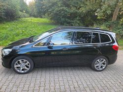 Schwarz Gebraucht 2017 BMW 218 Gran Tourer Luxury Line Van / Kleinbus | 13.150 € (Fairer Preis)