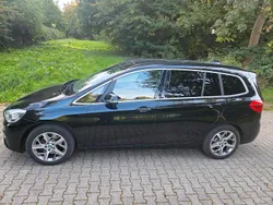Schwarz Gebraucht 2017 BMW 218 Gran Tourer Luxury Line Van / Kleinbus | 13.350 € (Fairer Preis)