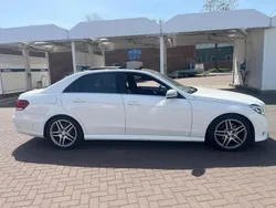 Weiß Gebraucht 2013 Mercedes E220 AMG line Limousine | 13.850 € (Fairer Preis)