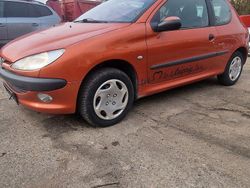 Orange Gebraucht 2001 Peugeot 206 Style Limousine | 750 € (Guter Preis)