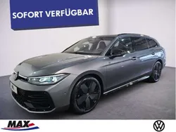 Grau Gebraucht 2024 VW Passat R-line Kombi | 55.989 €