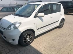 Weiß Gebraucht 2008 Daihatsu Sirion Kleinwagen | 2.390 € (Fairer Preis)