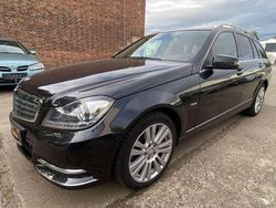 Schwarz Gebraucht 2011 Mercedes C200 Kombi | 12.990 € (Fairer Preis)