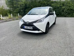 Weiß Gebraucht 2015 Toyota Aygo Kleinwagen | 4.000 € (Fairer Preis)