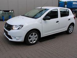 Weiß Gebraucht 2016 Dacia Sandero Ambiance Kleinwagen | 5.590 € (Fairer Preis)