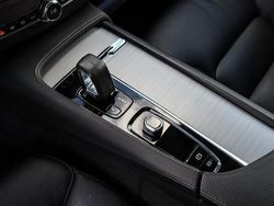 Weiß Gebraucht 2021 Volvo XC90 Inscription SUV | 48.690 € (Fairer Preis)