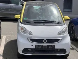 Weiß Gebraucht 2016 Smart ForTwo Electric Drive Coupé | 3.990 €