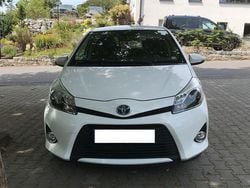 Weiß Gebraucht 2014 Toyota Yaris Hybrid Edition Limousine | 9.750 € (Guter Preis)