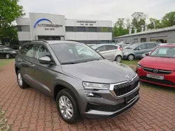 Grau Gebraucht 2024 Skoda Karoq SUV | 26.911 € (Superpreis)