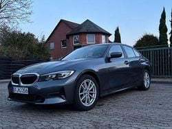 Grau Gebraucht 2019 BMW 320 Limousine | 15.900 € (Guter Preis)