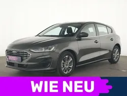 Grau Gebraucht 2023 Ford Focus Titanium Limousine | 20.225 € (Superpreis)