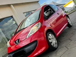 Rot Gebraucht 2006 Peugeot 107 Kleinwagen | 1.600 €