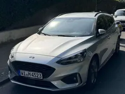 Silber Gebraucht 2022 Ford Focus ST-Line Kombi | 16.000 €
