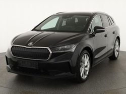 Schwarz magic perleffekt Gebraucht 2021 Skoda Enyaq iV Lodge SUV | 23.695 € (Fairer Preis)