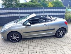 Silber Gebraucht 2007 Peugeot 207 CC Platinum Cabrio | 2.995 € (Fairer Preis)