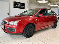 Rot Gebraucht 2007 Ford Focus Fun X Limousine | 2.590 € (Fairer Preis)
