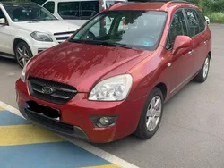 Rot Gebraucht 2007 Kia Carens EX Van / Kleinbus | 1.900 €