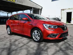 Feuerrot Gebraucht 2018 Renault Mégane IV Business Van / Kleinbus | 13.100 € (Fairer Preis)