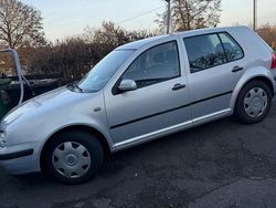 Silber Gebraucht 2000 VW Golf Limousine | 2.500 €