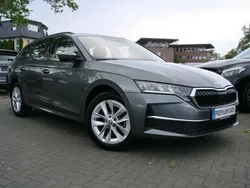 Grau metallic Gebraucht 2024 Skoda Octavia Selection Kombi | 31.490 € (Superpreis)