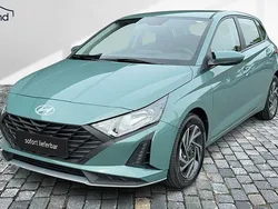 Grün Neu 2025 Hyundai i20 Limousine | 17.470 € (Guter Preis)
