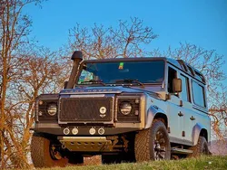 Grau Gebraucht 2011 Land Rover Defender SUV | 54.999 €