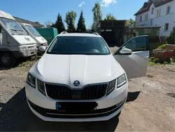 Weiß Gebraucht 2019 Skoda Octavia G-TEC Active Kombi | 6.500 €