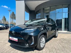 Schwarz Gebraucht 2024 Toyota Yaris Cross SUV | 26.979 € (Fairer Preis)