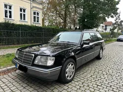 Schwarz Gebraucht 1994 Mercedes E280 Kombi | 5.900 €