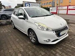 Weiß Gebraucht 2014 Peugeot 208 Active Kleinwagen | 4.250 € (Etwas zu teuer)