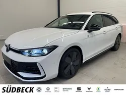 Oryxweiß perlmutteffekt Gebraucht 2024 VW Passat Sound Kombi | 43.850 €