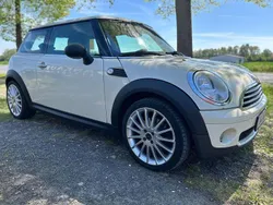 Weiß Gebraucht 2009 Mini Cooper Kleinwagen | 2.499 € (Fairer Preis)