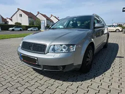 Grau Gebraucht 2002 Audi A4 Kombi | 3.333 € (Etwas zu teuer)