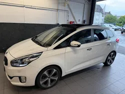 Weiß Gebraucht 2016 Kia Carens Van / Kleinbus | 9.950 € (Guter Preis)