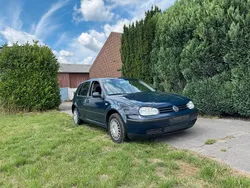Blau Gebraucht 2002 VW Golf IV Limousine | 700 €