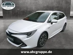 Weiss Gebraucht 2021 Toyota Corolla Team Kombi | 22.990 € (Guter Preis)