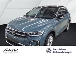 Blau (petroleum blue metallic/schwarz) Gebraucht 2025 VW T-Roc Pro SUV | 30.740 € (Guter Preis)