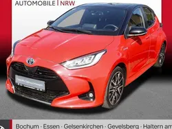 Rot Gebraucht 2021 Toyota Yaris Hybrid Edition Limousine | 18.869 € (Guter Preis)