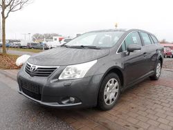 Grau Gebraucht 2010 Toyota Avensis Kombi | 8.390 € (Etwas zu teuer)