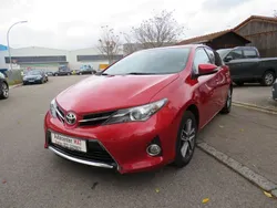 Rot Gebraucht 2015 Toyota Auris Life Limousine | 9.350 € (Fairer Preis)