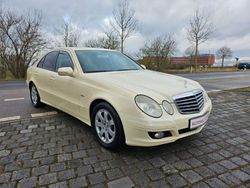 Beige Gebraucht 2009 Mercedes E200 Limousine | 3.480 €