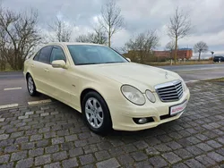 Beige Gebraucht 2009 Mercedes E200 Limousine | 3.480 €