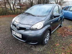 Grau Gebraucht 2011 Toyota Aygo Edition Kleinwagen | 3.999 € (Fairer Preis)