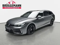 Grenadillschwarz metallic Neu 2025 VW Passat R-line Kombi | 44.990 € (Guter Preis)