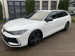 Weiß Gebraucht 2024 VW Passat R-line Kombi | 40.900 € (Fairer Preis)