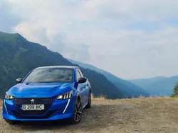Blau Gebraucht 2020 Peugeot e-208 GT Kleinwagen | 12.500 € (Fairer Preis)