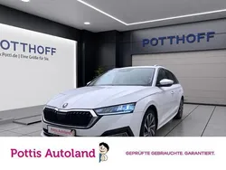 Weiss Gebraucht 2023 Skoda Octavia Style Kombi | 23.977 € (Guter Preis)