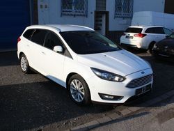 Weiß Gebraucht 2018 Ford Focus Titanium Limousine | 5.490 € (Fairer Preis)