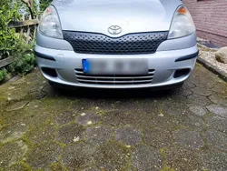 Silber Gebraucht 2000 Toyota Yaris Verso Van / Kleinbus | 1.980 €